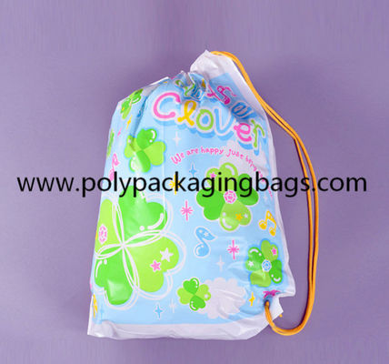 यात्रा ड्रॉस्ट्रिंग प्लास्टिक बैग के लिए एनईआरसी 0.07 मिमी पीई प्लास्टिक ड्रॉस्ट्रिंग बैकपैक बैग