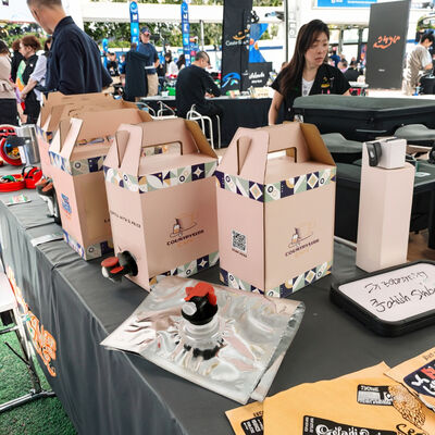 स्पॉट के साथ टेक्सचर्ड सरफेस बैग इन बॉक्स प्लास्टिक कंटेनर, फूड ग्रेड लिक्विड पैकेजिंग अनुप्रयोगों के लिए उपयुक्त