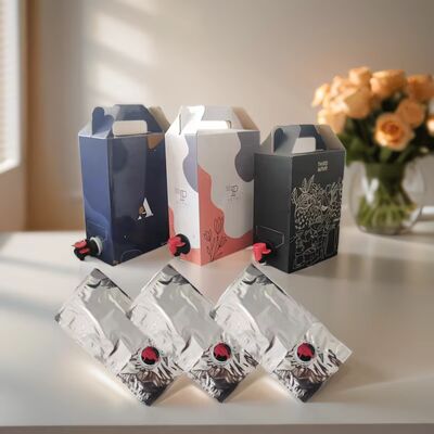 अनुकूलित BIB बैग बॉक्स में सामान के साथ टैप स्पूट वाइन जूस तेल और अन्य तरल उत्पादों की पैकेजिंग के लिए आदर्श