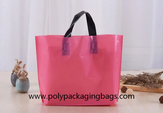 कपड़ों की पैकेजिंग के लिए 60 माइक्रोन LDPE प्लास्टिक हैंडल बैग